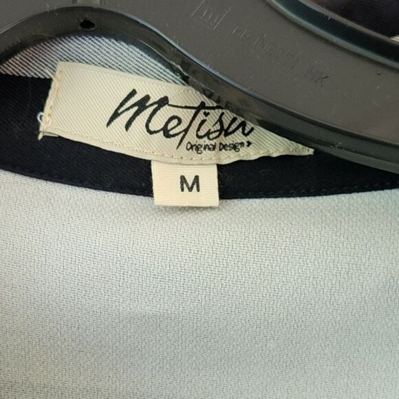 Sophisticated Blue and Red Cape with Classic Silhouette - Picture 11 of 11